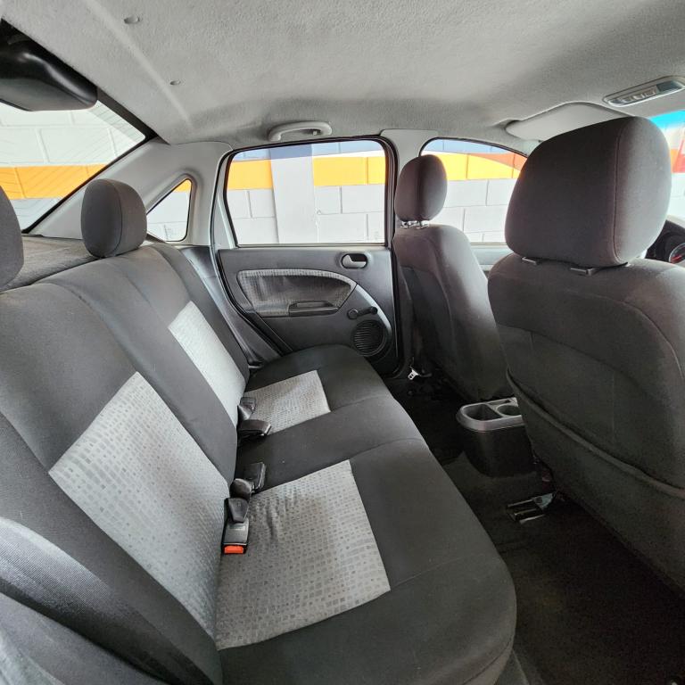 FORD Fiesta Sedan - Foto