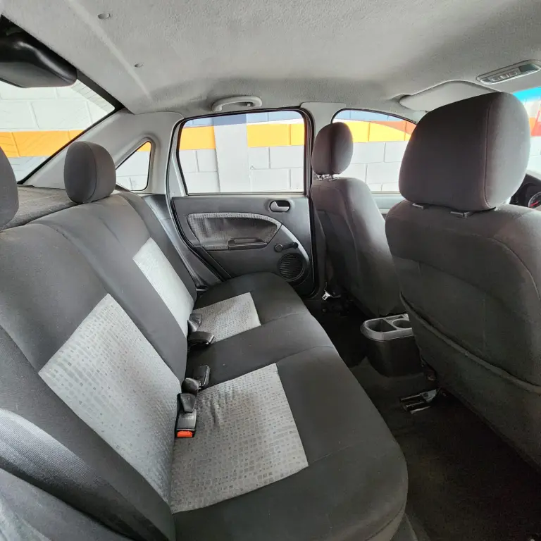 FORD Fiesta Sedan - Foto