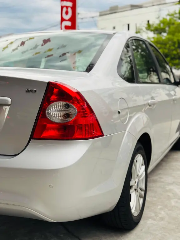 FORD Focus Sedan - Foto