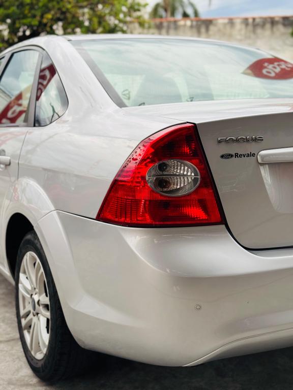 FORD Focus Sedan - Foto