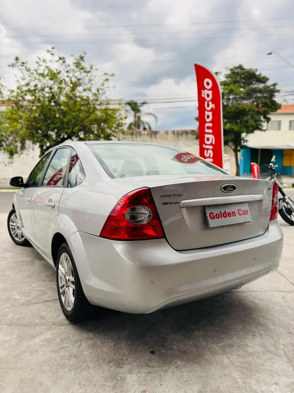 FORD Focus Sedan - Foto