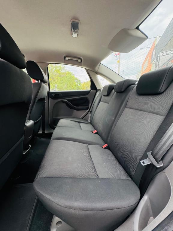 FORD Focus Sedan - Foto