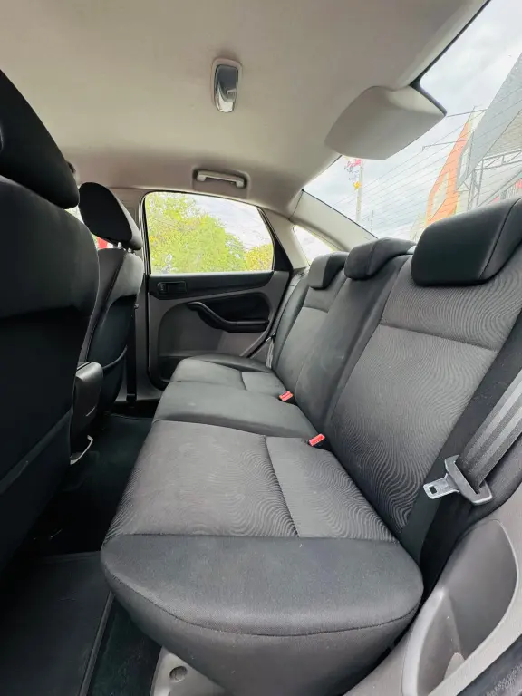 FORD Focus Sedan - Foto