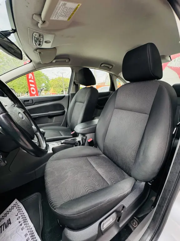FORD Focus Sedan - Foto