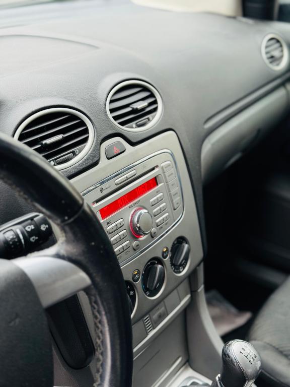 FORD Focus Sedan - Foto