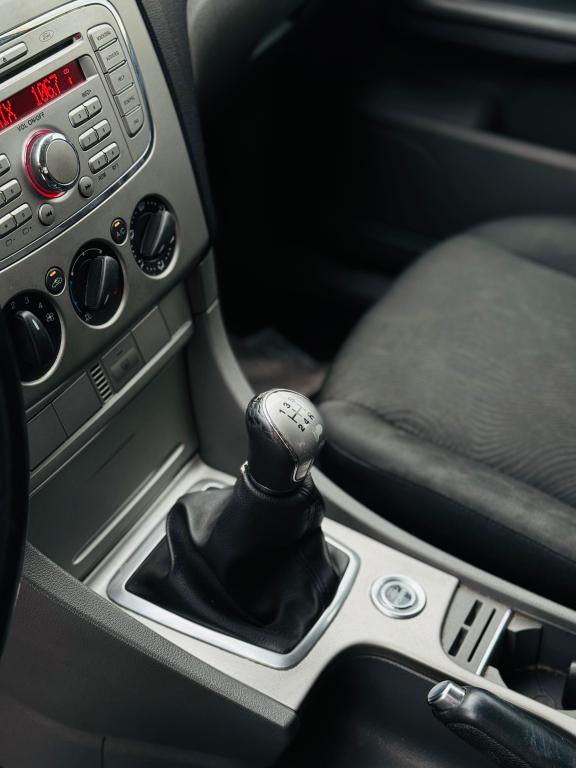 FORD Focus Sedan - Foto