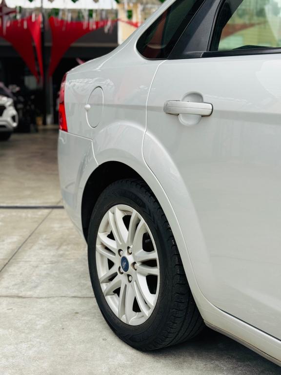 FORD Focus Sedan - Foto