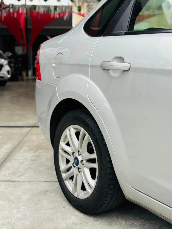 FORD Focus Sedan - Foto