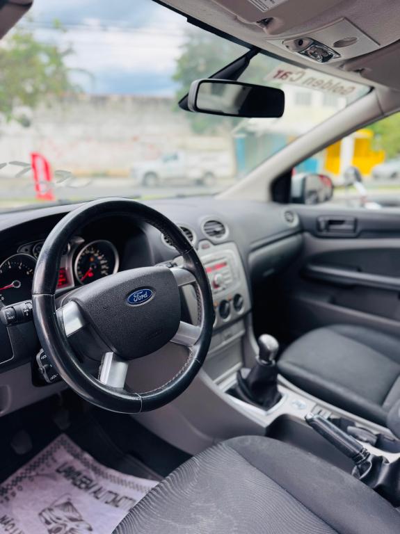 FORD Focus Sedan - Foto
