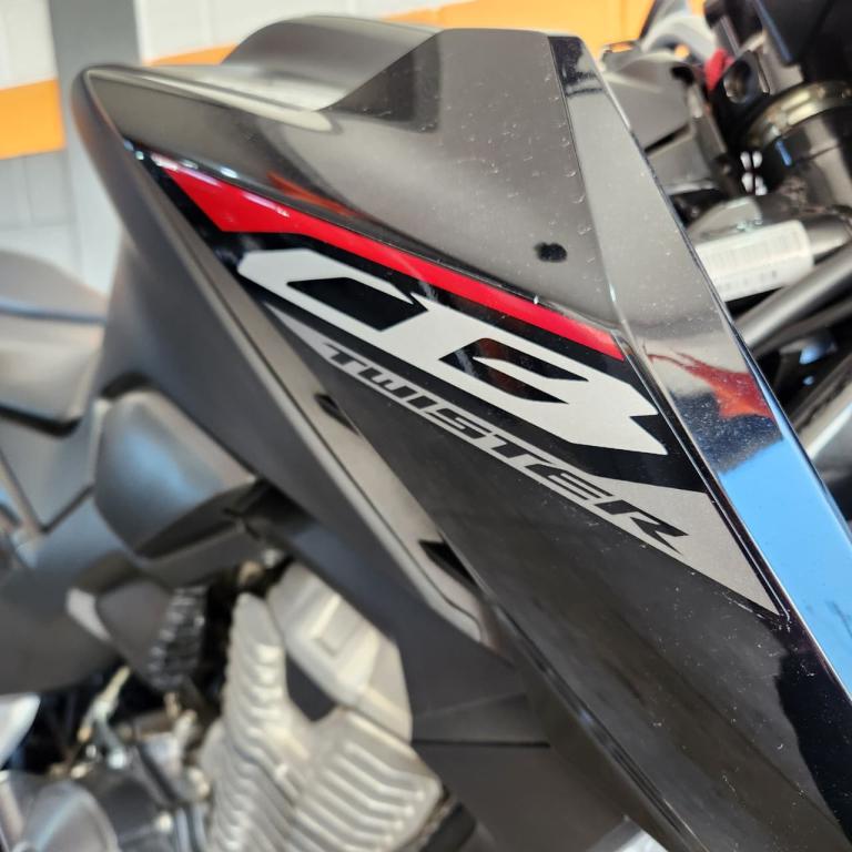 HONDA CB 300 F Twister - Foto