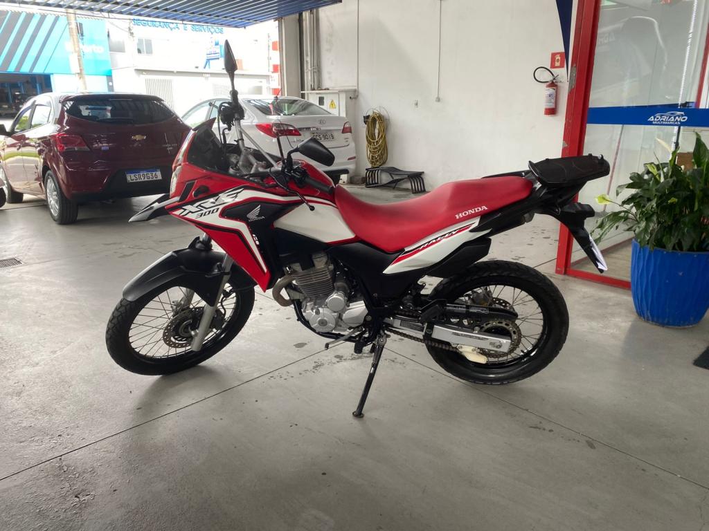 HONDA XRE 300 - Foto