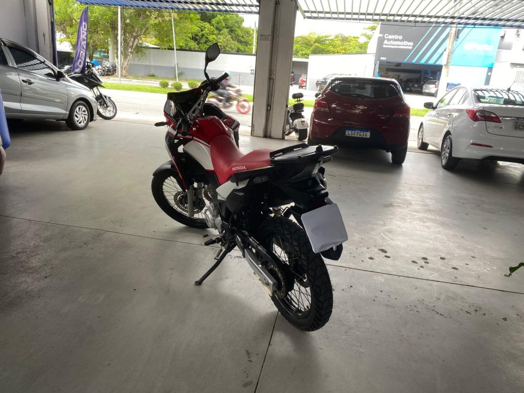 HONDA XRE 300 - Foto