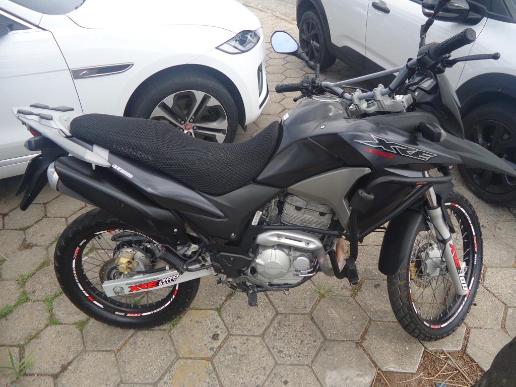 HONDA XRE 300 - Foto