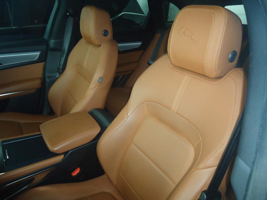 JAGUAR F-Pace - Foto