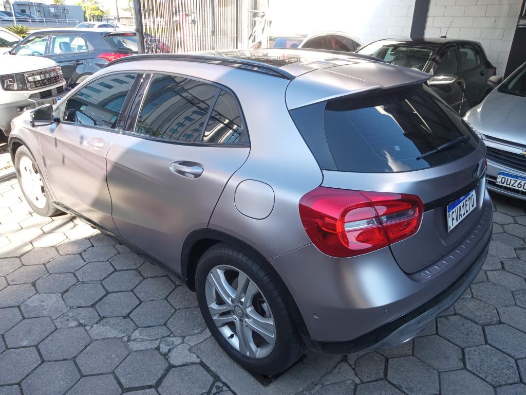 MERCEDES-BENZ GLA 200 - Foto