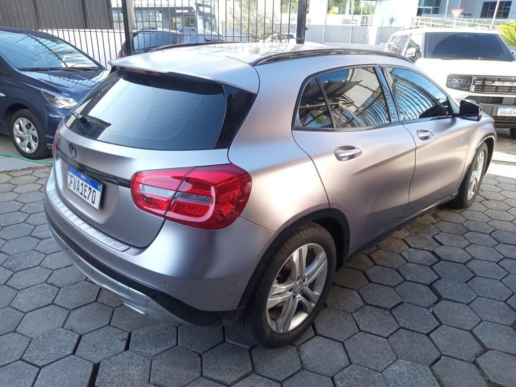 MERCEDES-BENZ GLA 200 - Foto