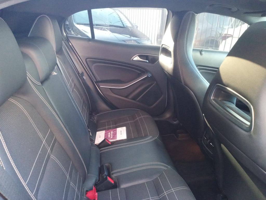 MERCEDES-BENZ GLA 200 - Foto