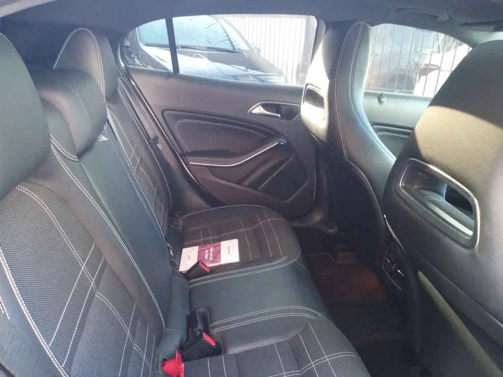 MERCEDES-BENZ GLA 200 - Foto