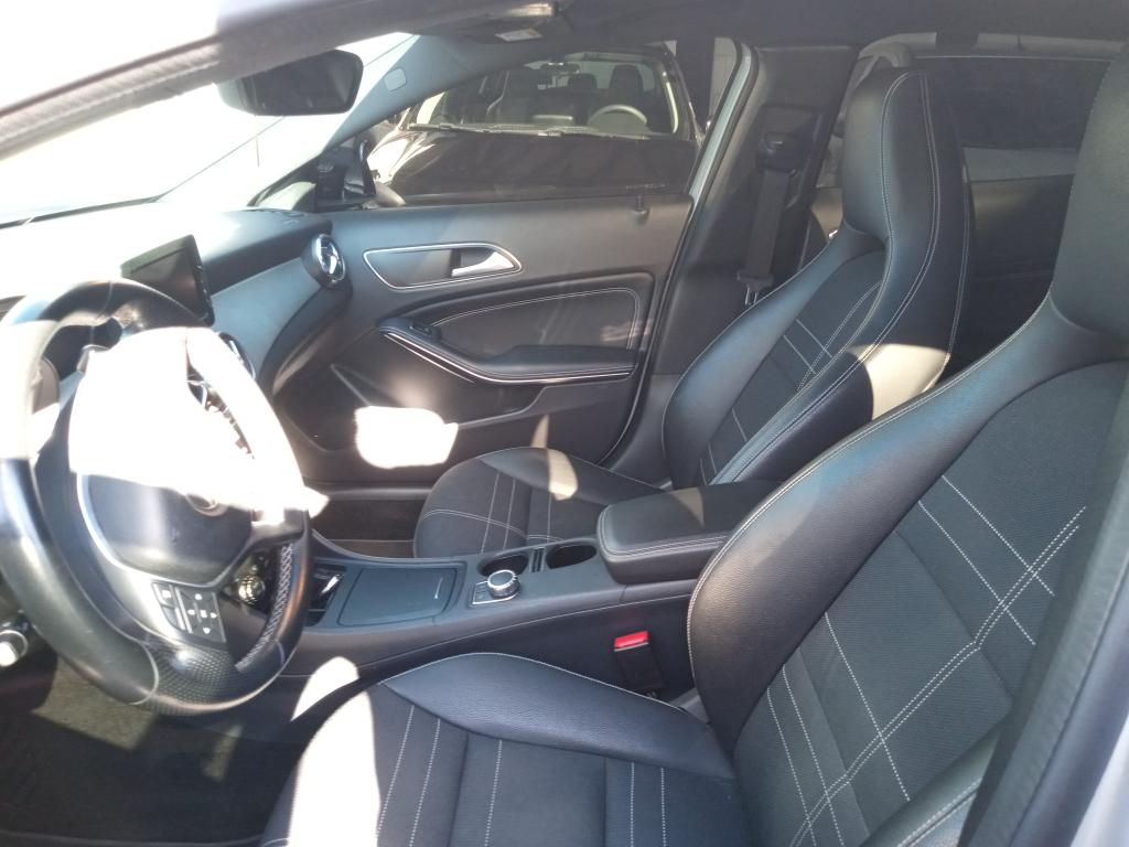 MERCEDES-BENZ GLA 200 - Foto