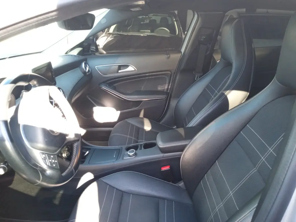 MERCEDES-BENZ GLA 200 - Foto