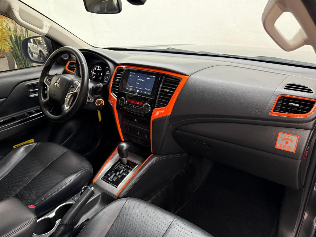 MITSUBISHI L 200 Triton - Foto