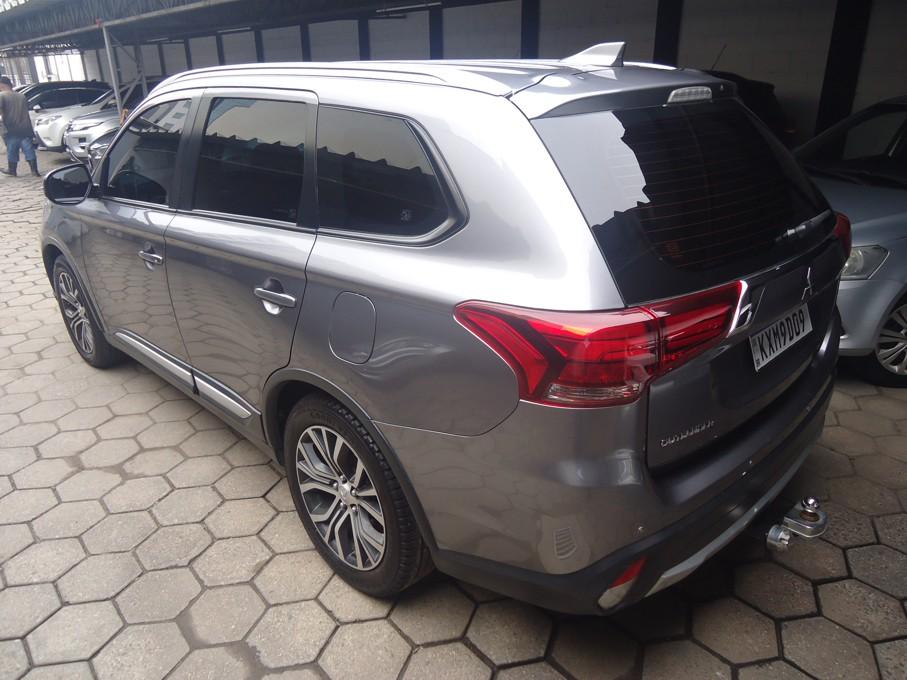 MITSUBISHI Outlander - Foto