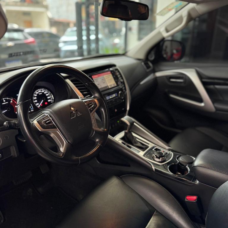 MITSUBISHI Pajero Sport - Foto