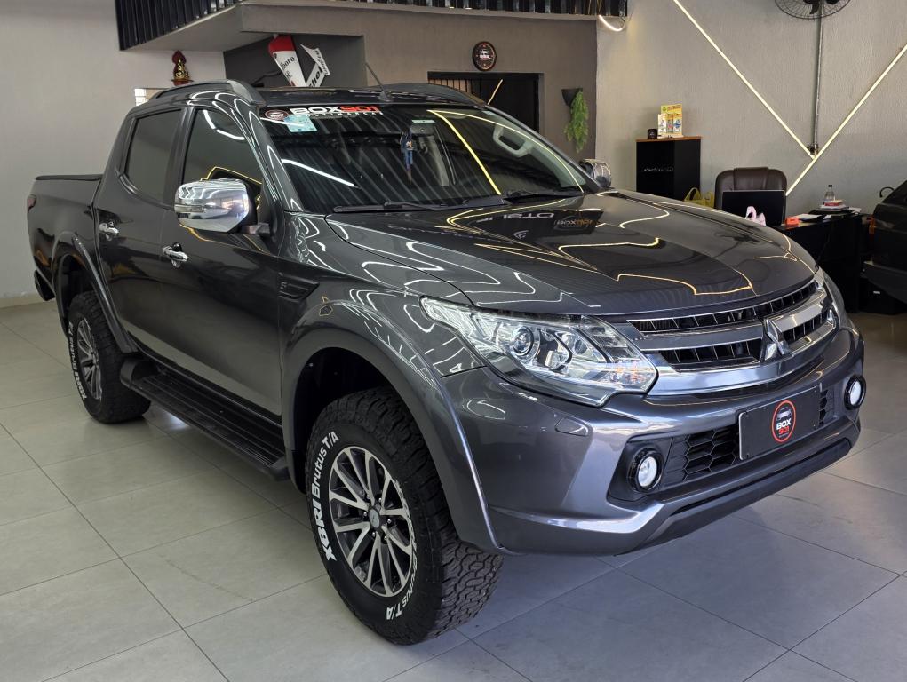 MITSUBISHI Triton - Foto