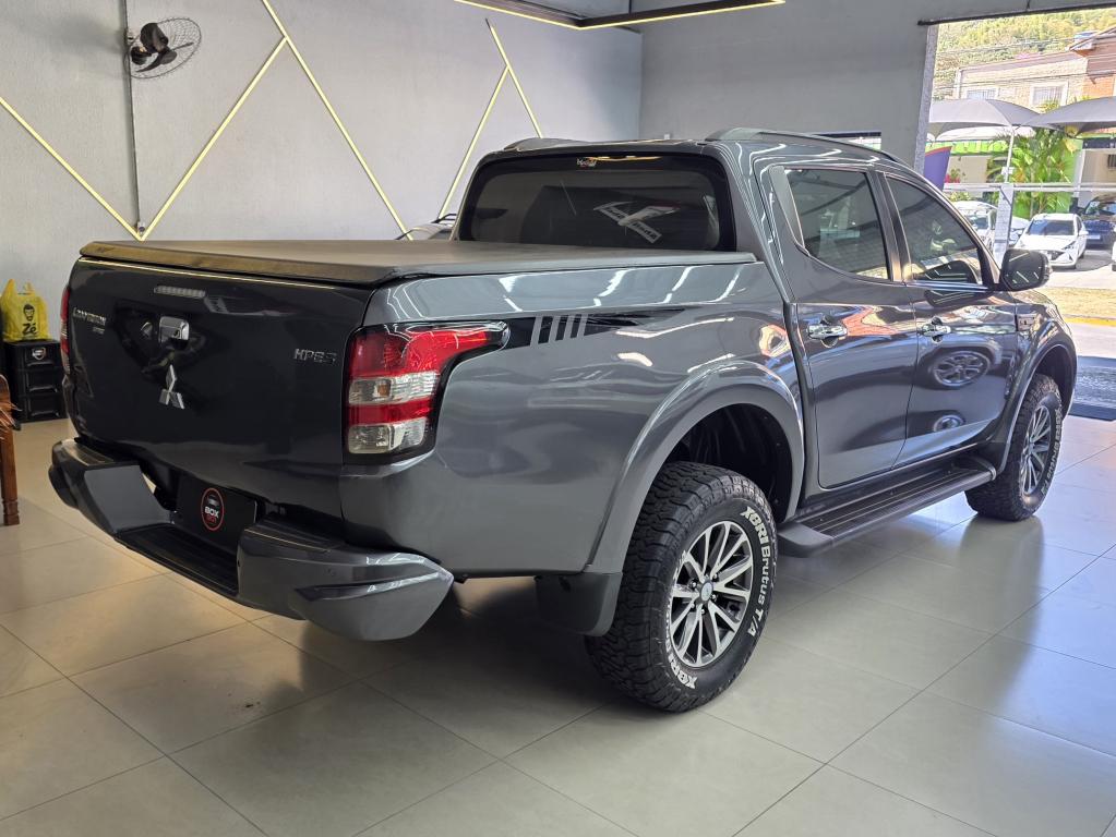 MITSUBISHI Triton - Foto