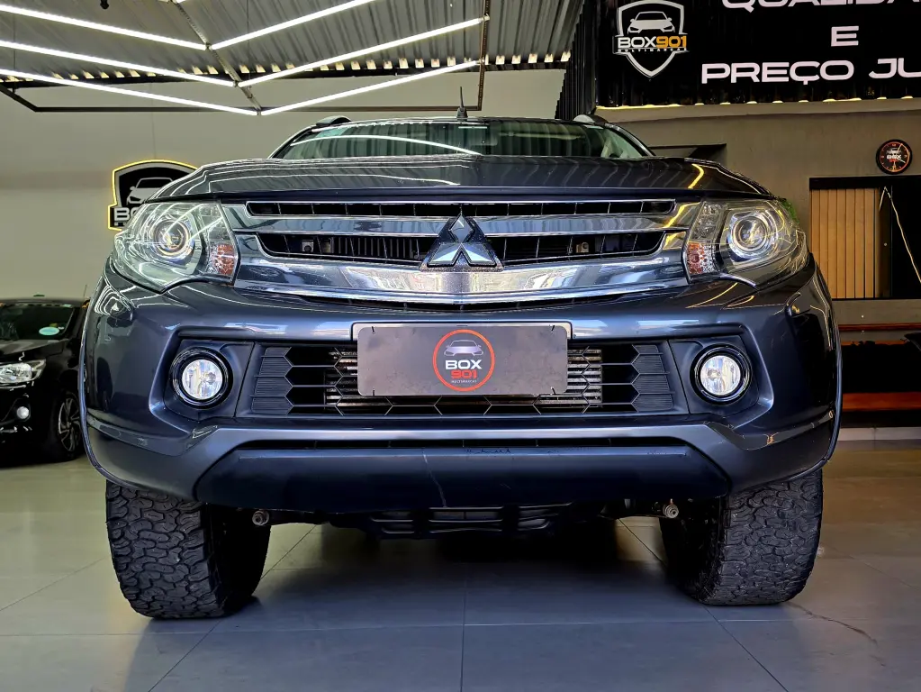 MITSUBISHI Triton - Foto