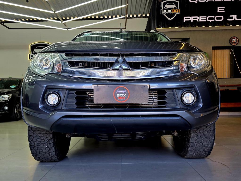 MITSUBISHI Triton - Foto