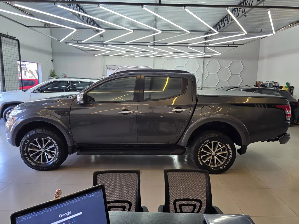 MITSUBISHI Triton - Foto