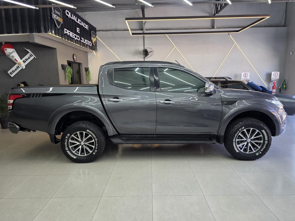 MITSUBISHI Triton - Foto