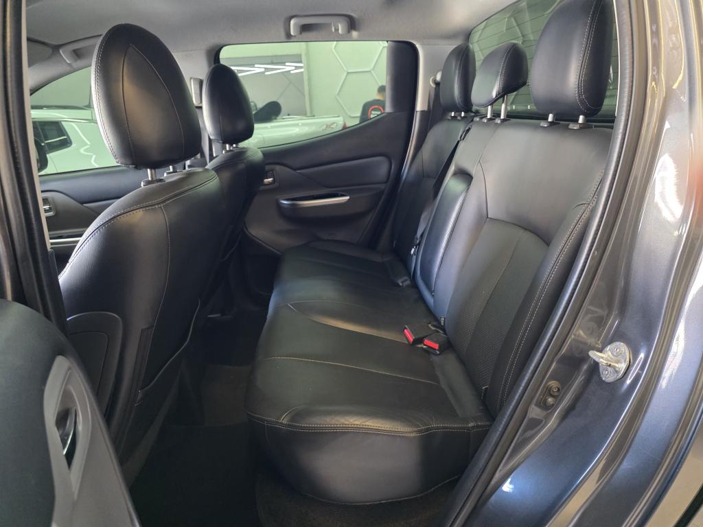 MITSUBISHI Triton - Foto