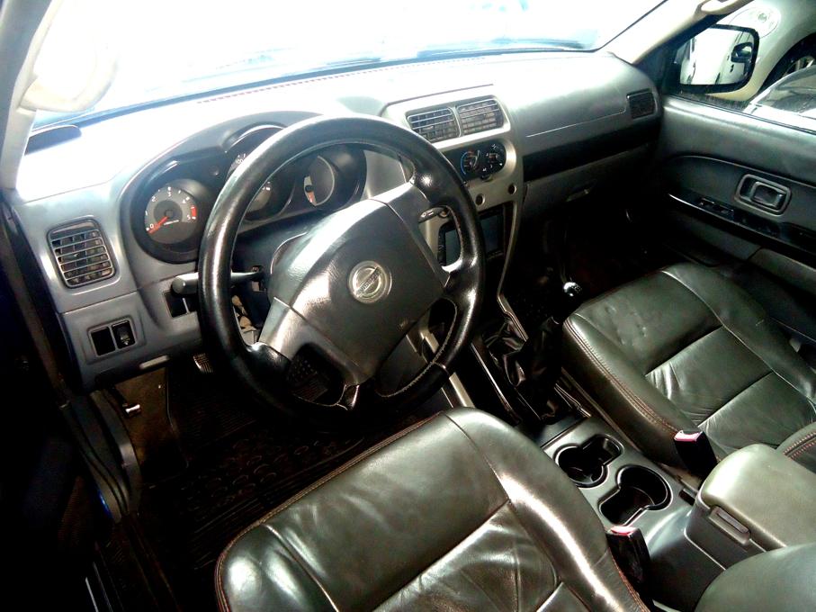 NISSAN Frontier - Foto