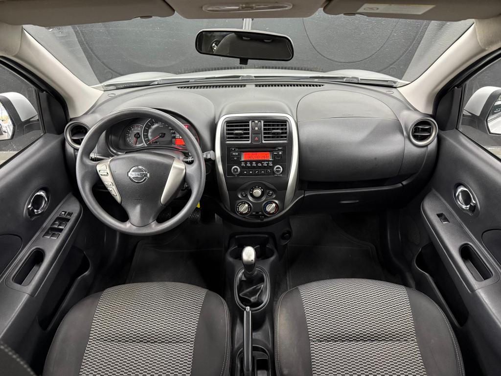 NISSAN March - Foto
