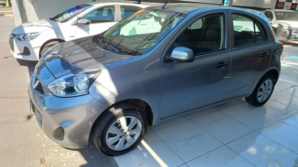 NISSAN March - Foto