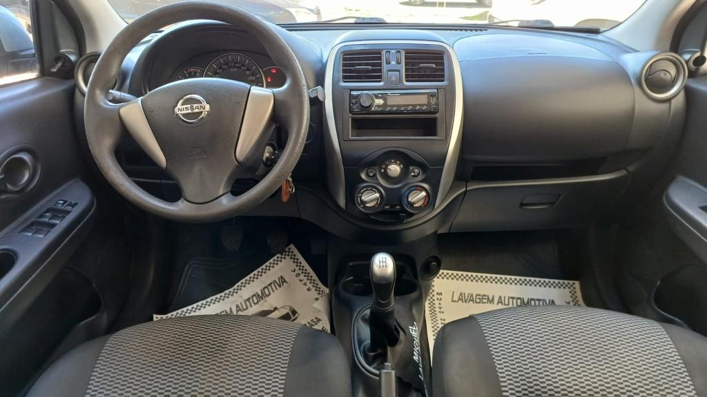 NISSAN March - Foto