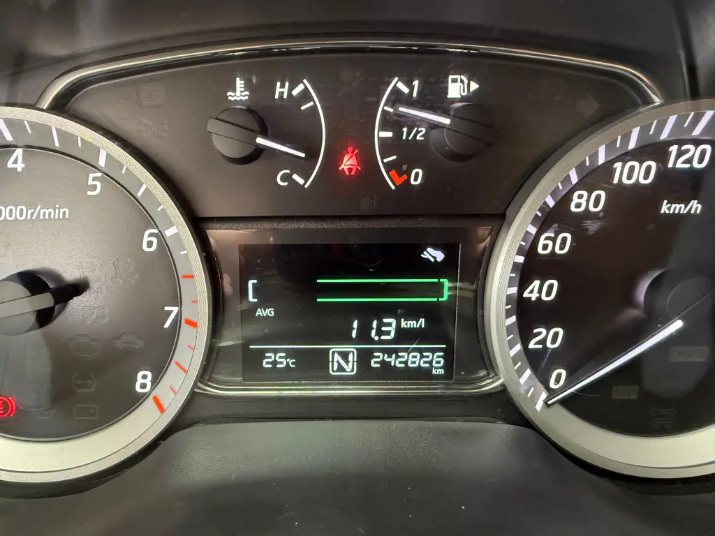 NISSAN Sentra - Foto