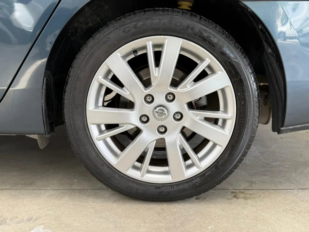 NISSAN Sentra - Foto