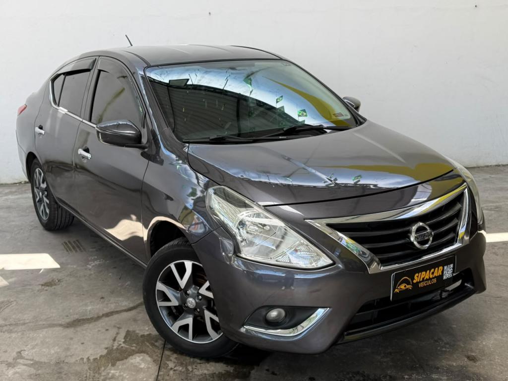 NISSAN Versa Sedan - Foto
