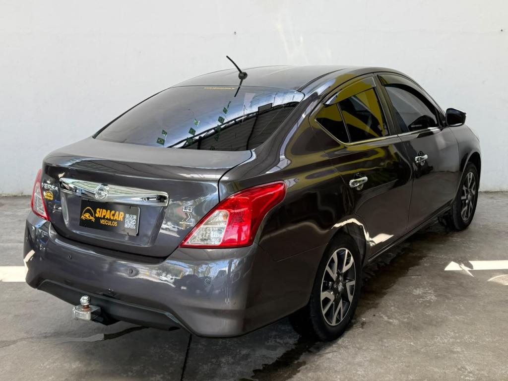 NISSAN Versa Sedan - Foto