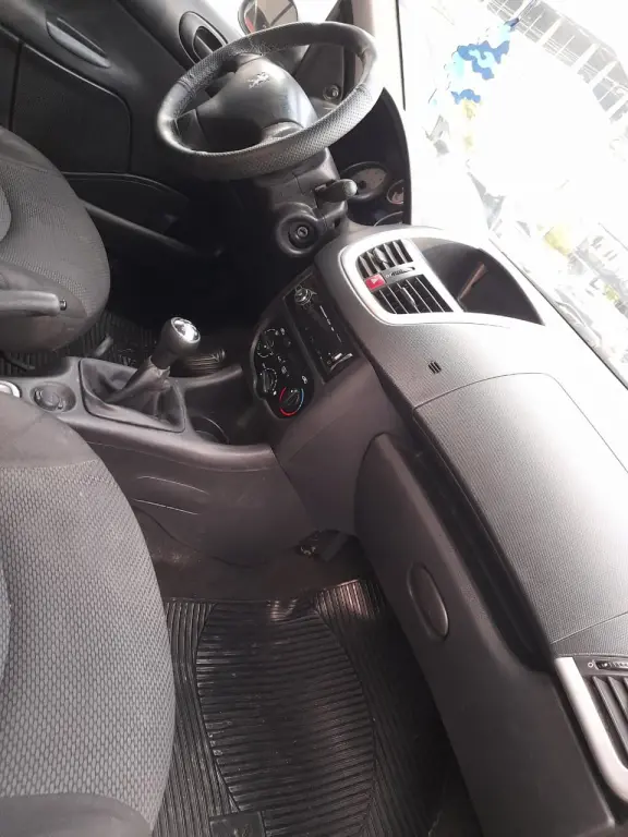 PEUGEOT 207 Hatch - Foto