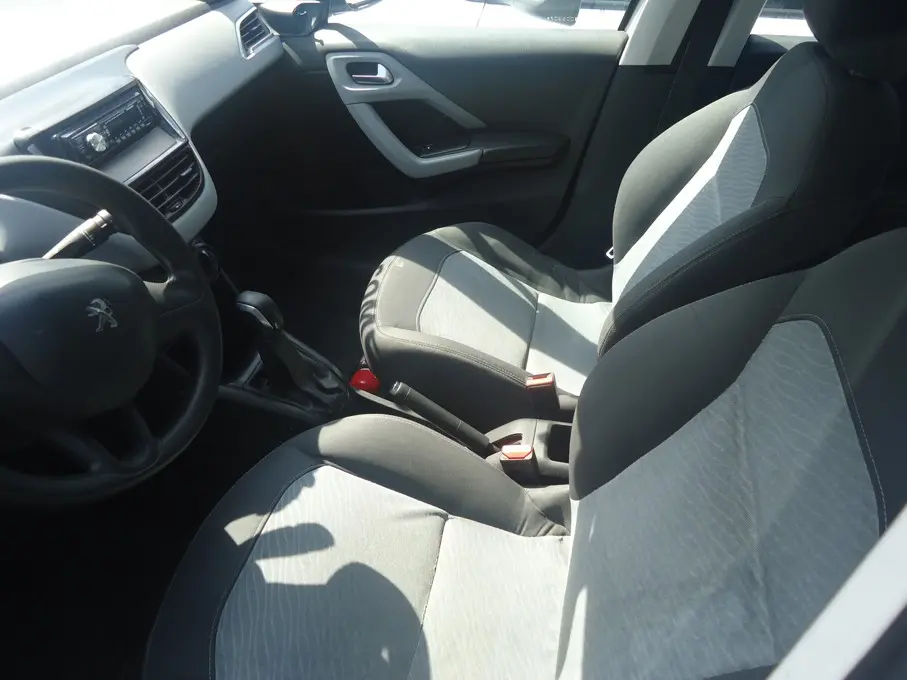 PEUGEOT 208 - Foto
