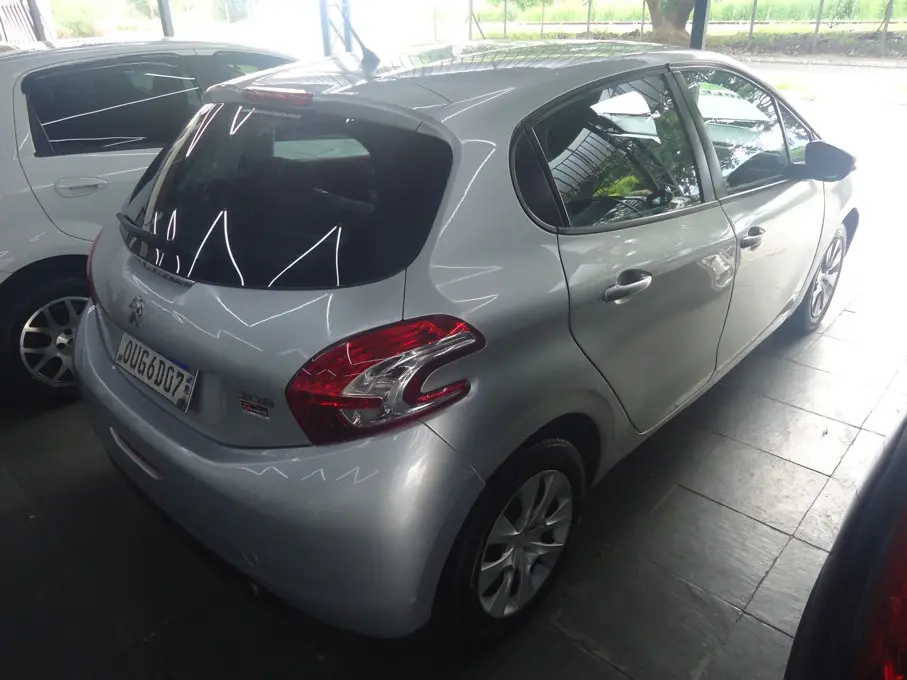 PEUGEOT 208 - Foto