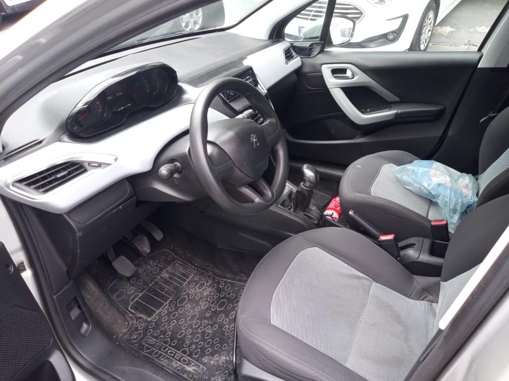 PEUGEOT 208 - Foto