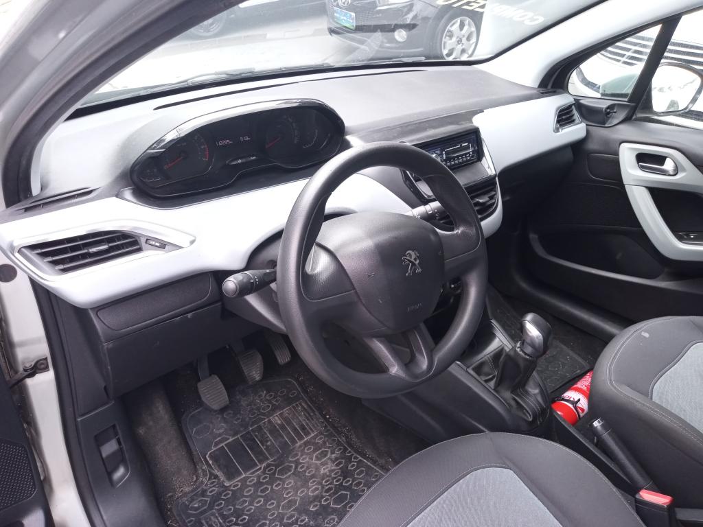 PEUGEOT 208 - Foto