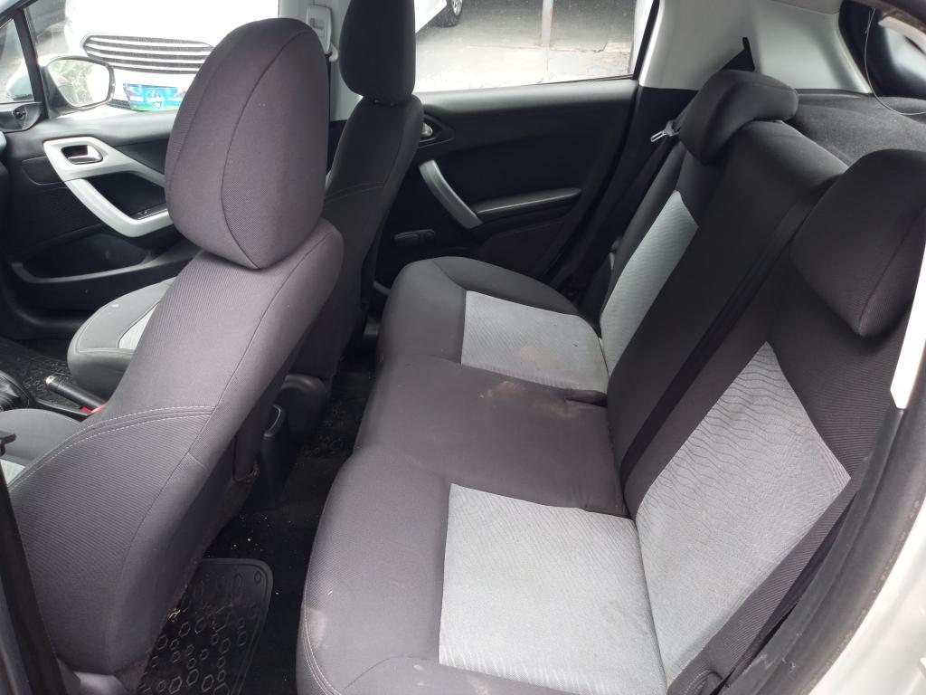 PEUGEOT 208 - Foto
