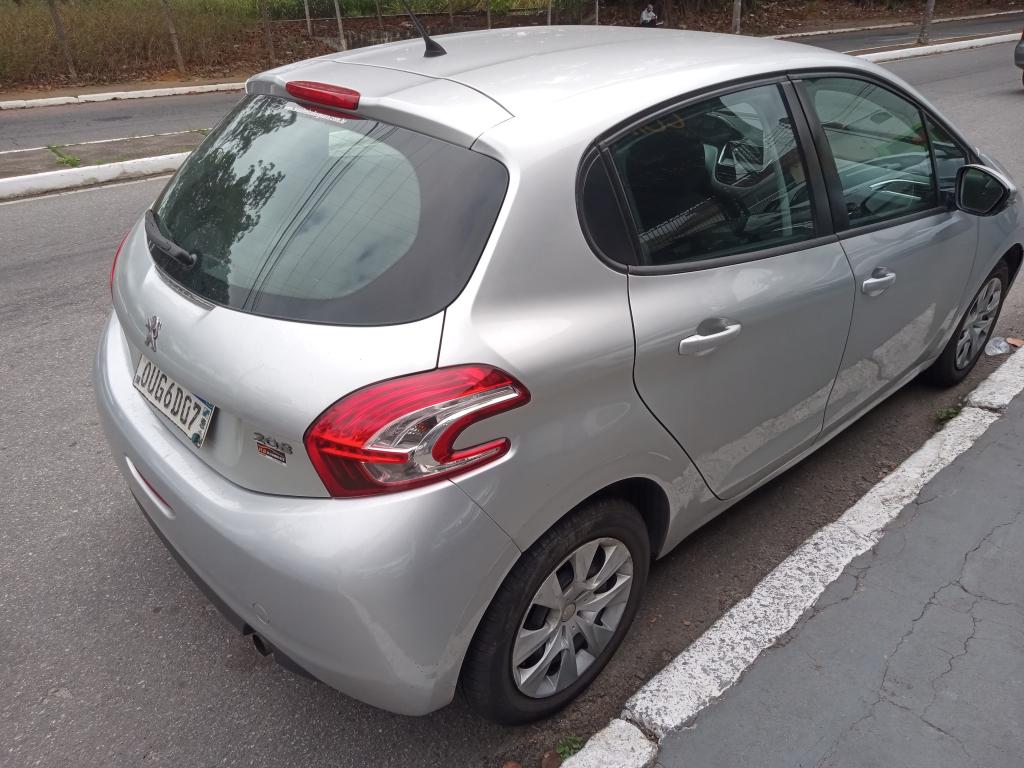 PEUGEOT 208 - Foto