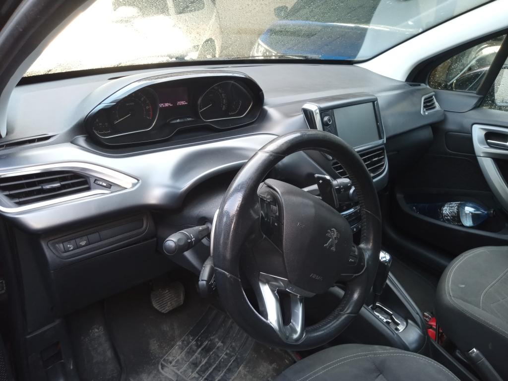 PEUGEOT 208 - Foto